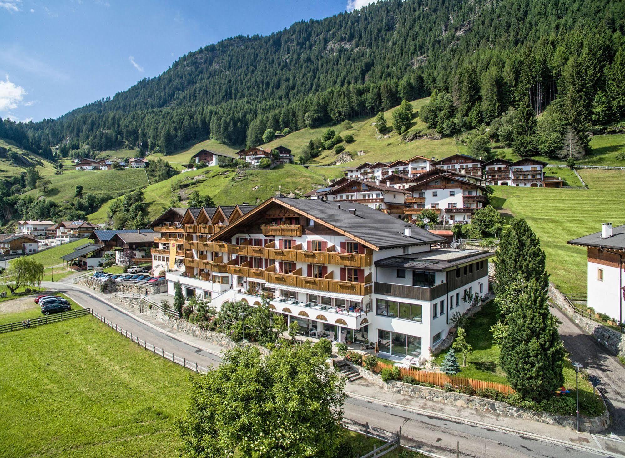 Hotel Alpenland Moso Exterior photo